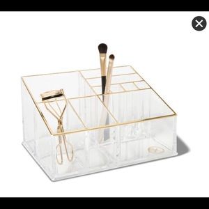 Make up organizer